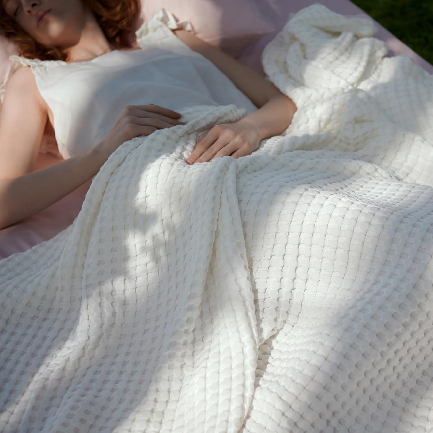 Bedsure Cooling Waffle Blanket for Hot Sleepers, Ivory, Queen, 90″x90″