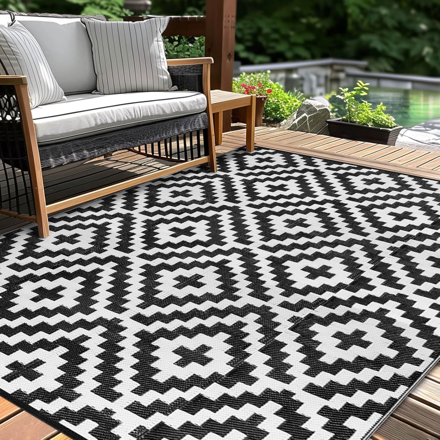 Kalafun Outdoor Patio Plastic Straw Rug, 5×8 ft, Black White