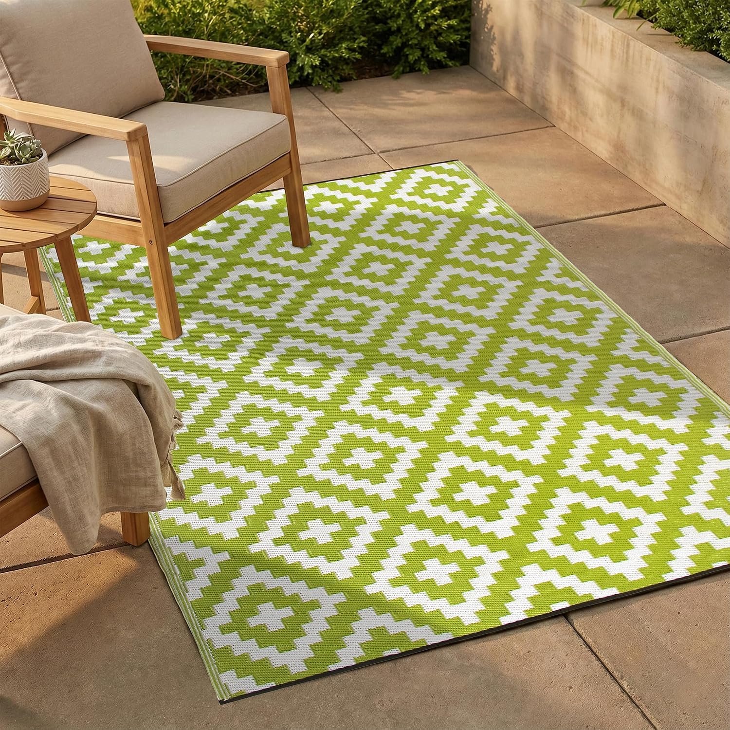 FH Home Outdoor Rug – Waterproof, Fade Resistant, Reversible – Premium Recycled Plastic – Geometric – Patio, Porch, Deck, Balcony – Aztec – Green & White Crease Free – 5 x 8 ft