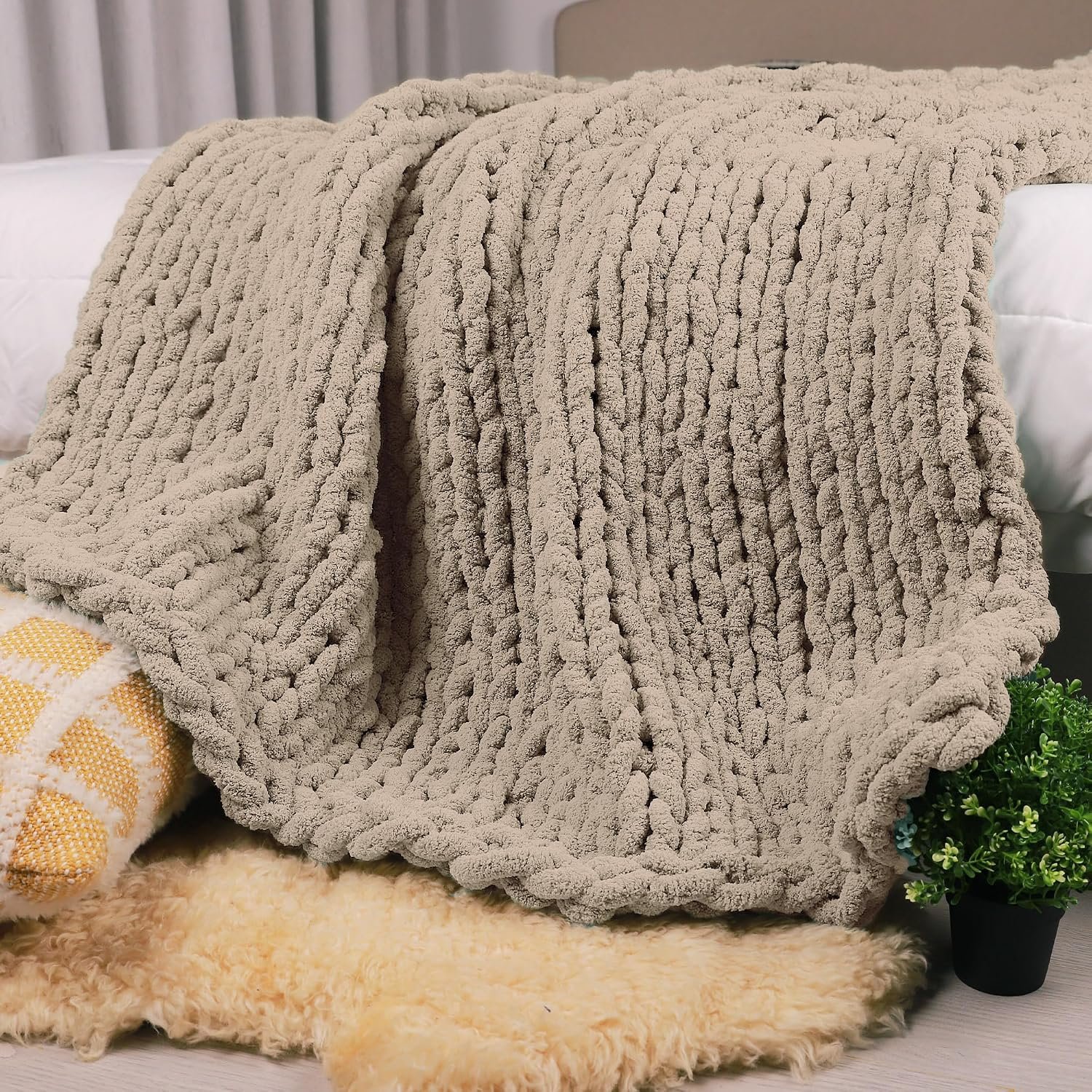 Carriediosa Chunky Knit Throw Blanket 50″ x 60″, 100% Hand Made, Taupe
